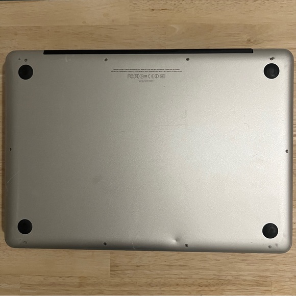 MacBook Pro 13-inch Late 2011 Laptop - Picture 2 of 9